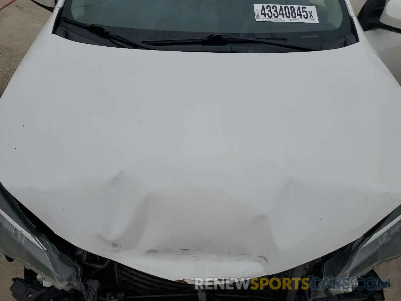 11 Photograph of a damaged car 2T1BURHE4KC136741 TOYOTA COROLLA 2019