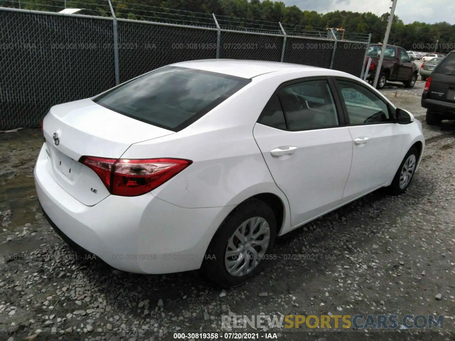 4 Photograph of a damaged car 2T1BURHE4KC137565 TOYOTA COROLLA 2019