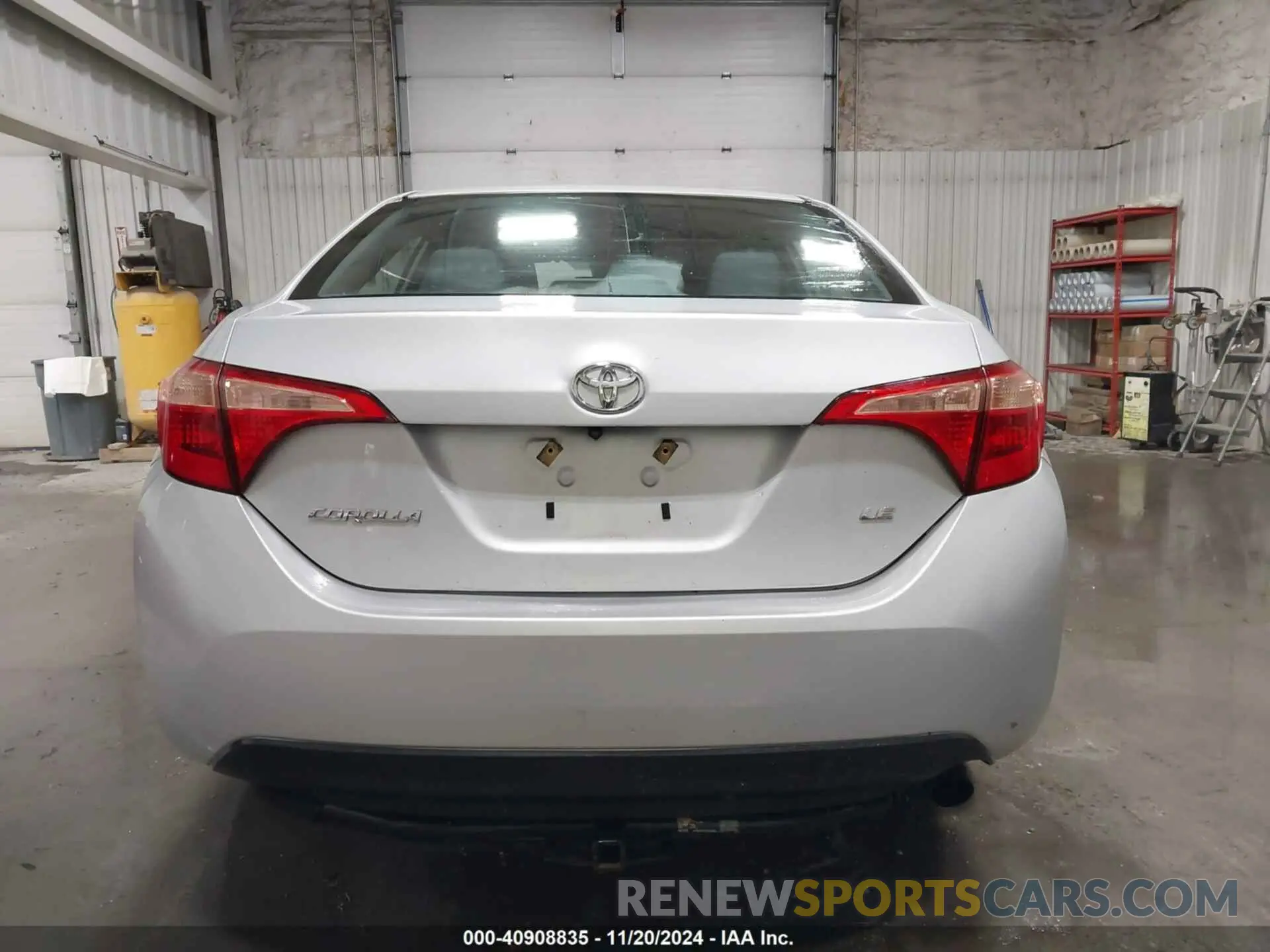 17 Photograph of a damaged car 2T1BURHE4KC138585 TOYOTA COROLLA 2019
