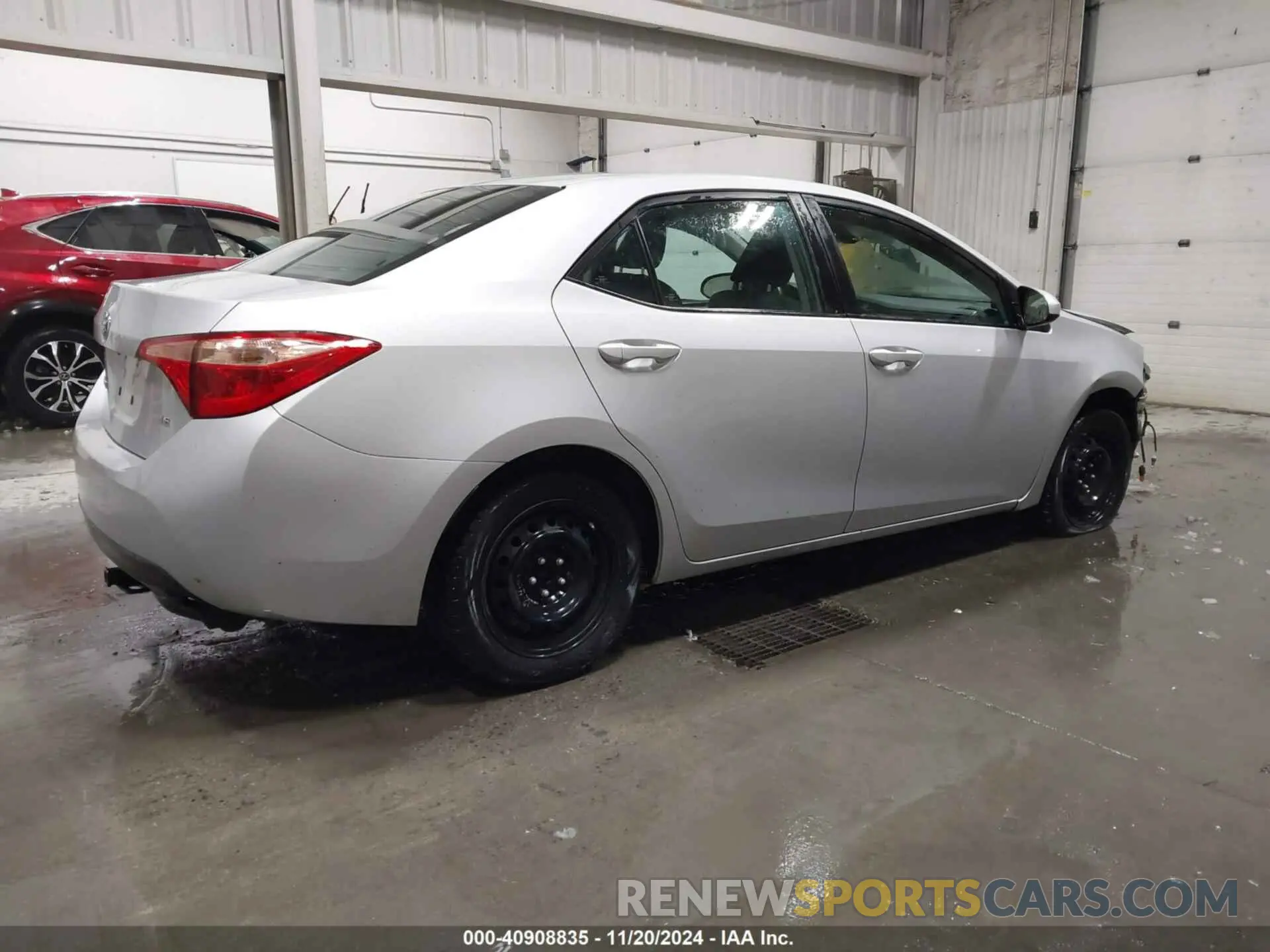 4 Photograph of a damaged car 2T1BURHE4KC138585 TOYOTA COROLLA 2019