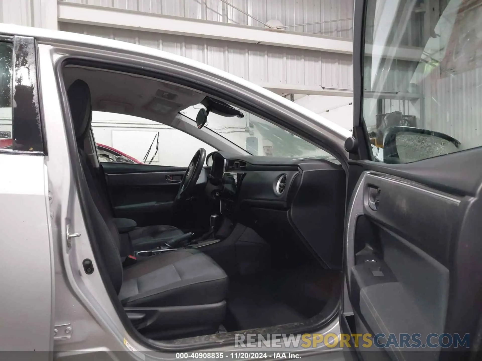 5 Photograph of a damaged car 2T1BURHE4KC138585 TOYOTA COROLLA 2019