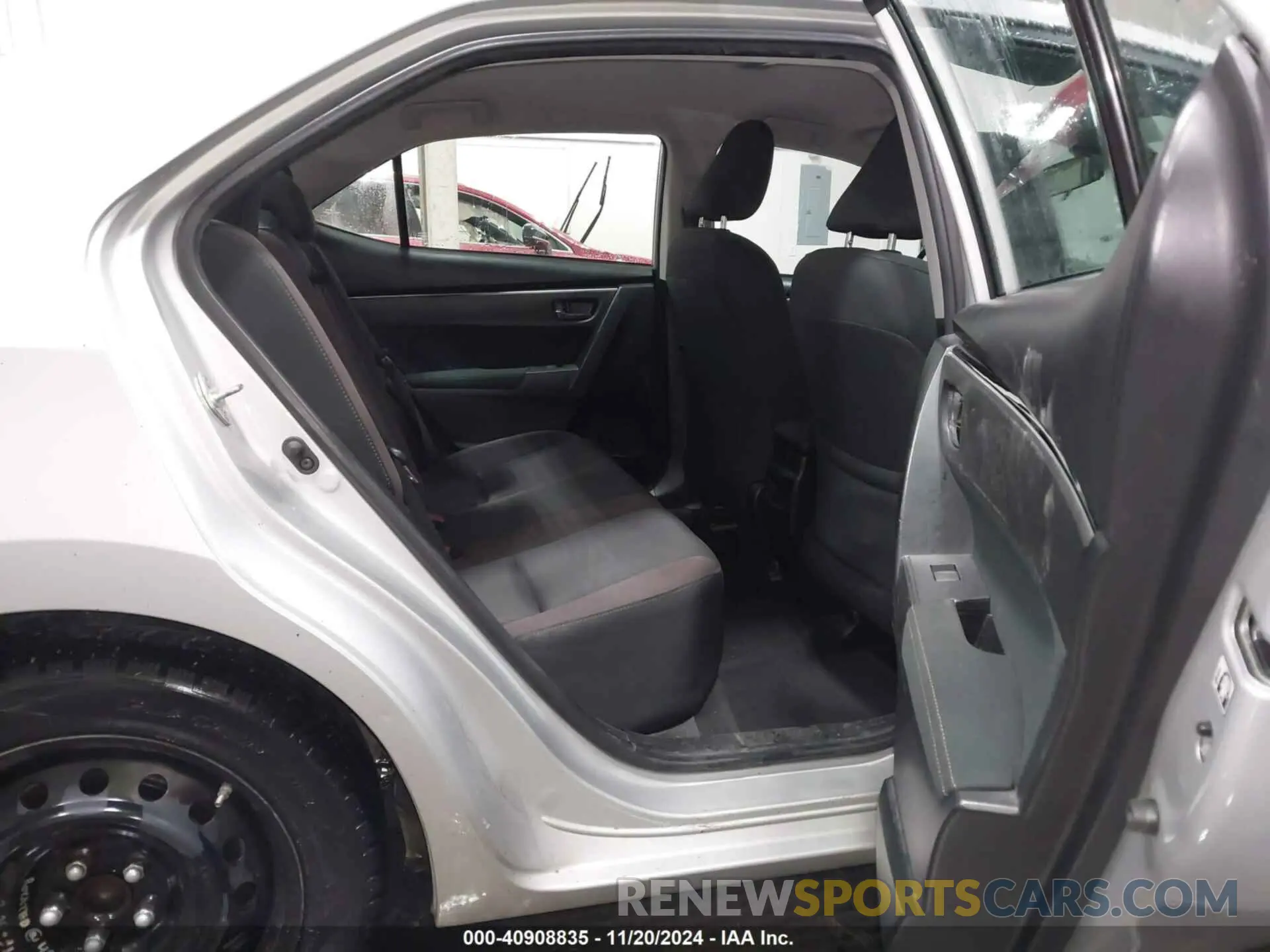 8 Photograph of a damaged car 2T1BURHE4KC138585 TOYOTA COROLLA 2019