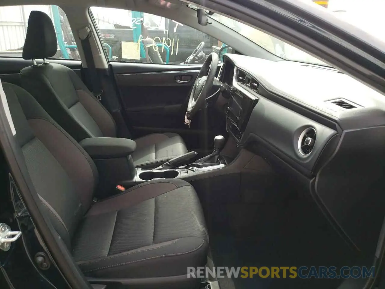 5 Photograph of a damaged car 2T1BURHE4KC142331 TOYOTA COROLLA 2019