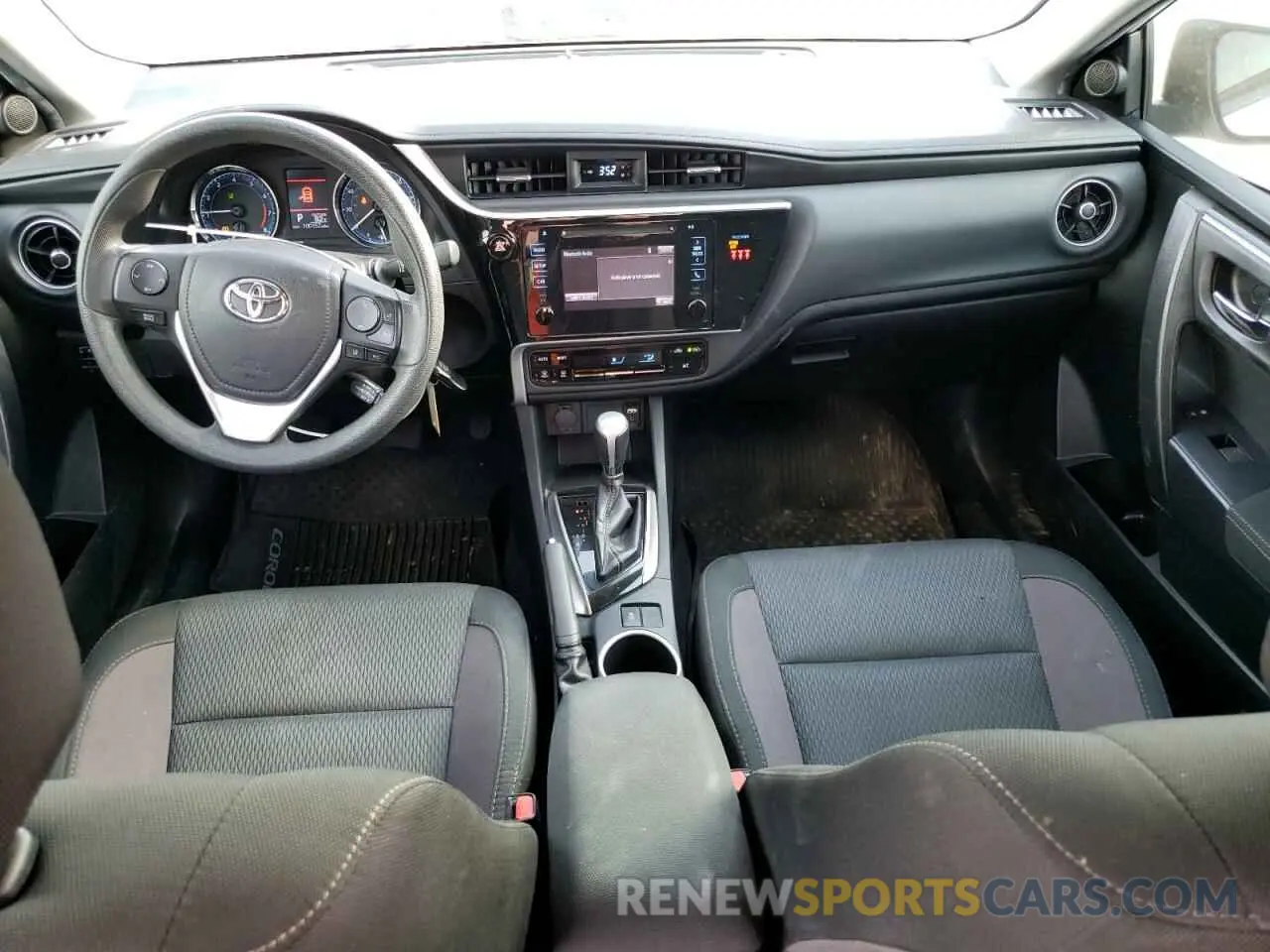 8 Photograph of a damaged car 2T1BURHE4KC147125 TOYOTA COROLLA 2019