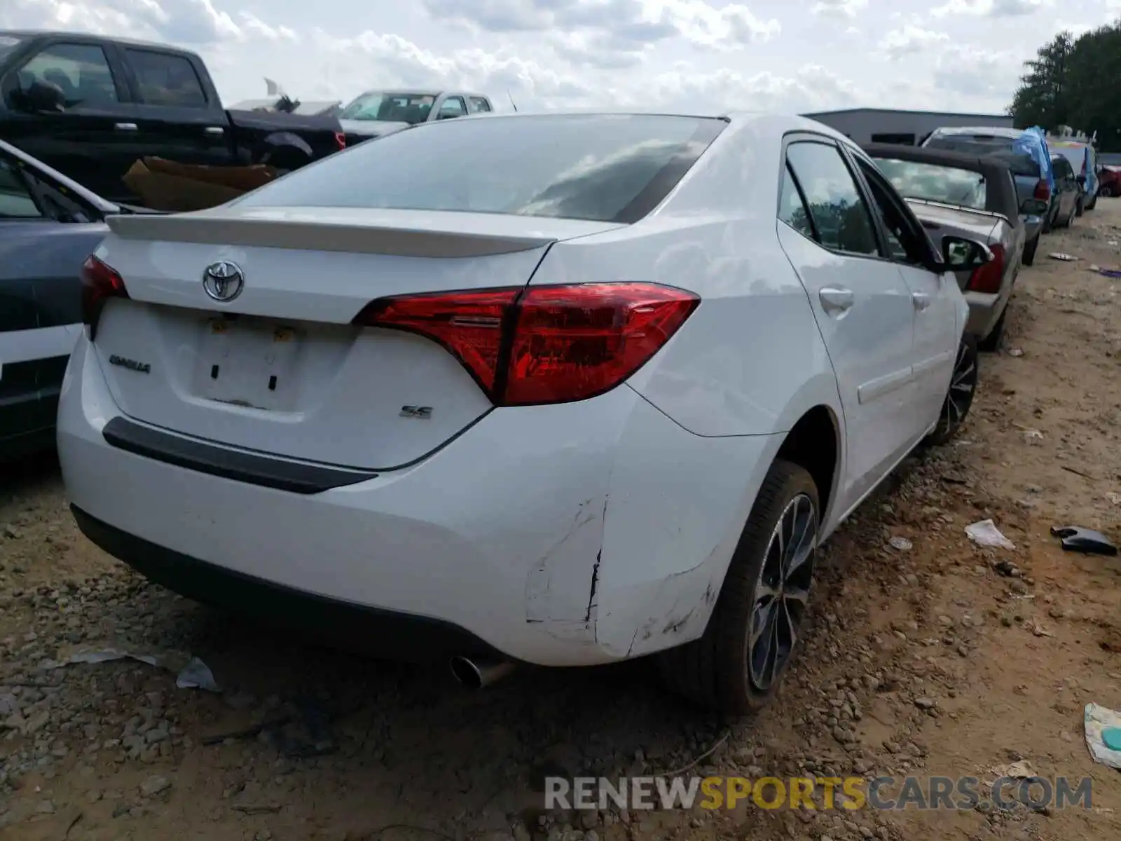 4 Photograph of a damaged car 2T1BURHE4KC148226 TOYOTA COROLLA 2019