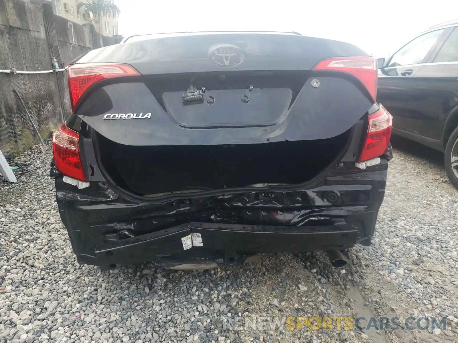 9 Photograph of a damaged car 2T1BURHE4KC154656 TOYOTA COROLLA 2019