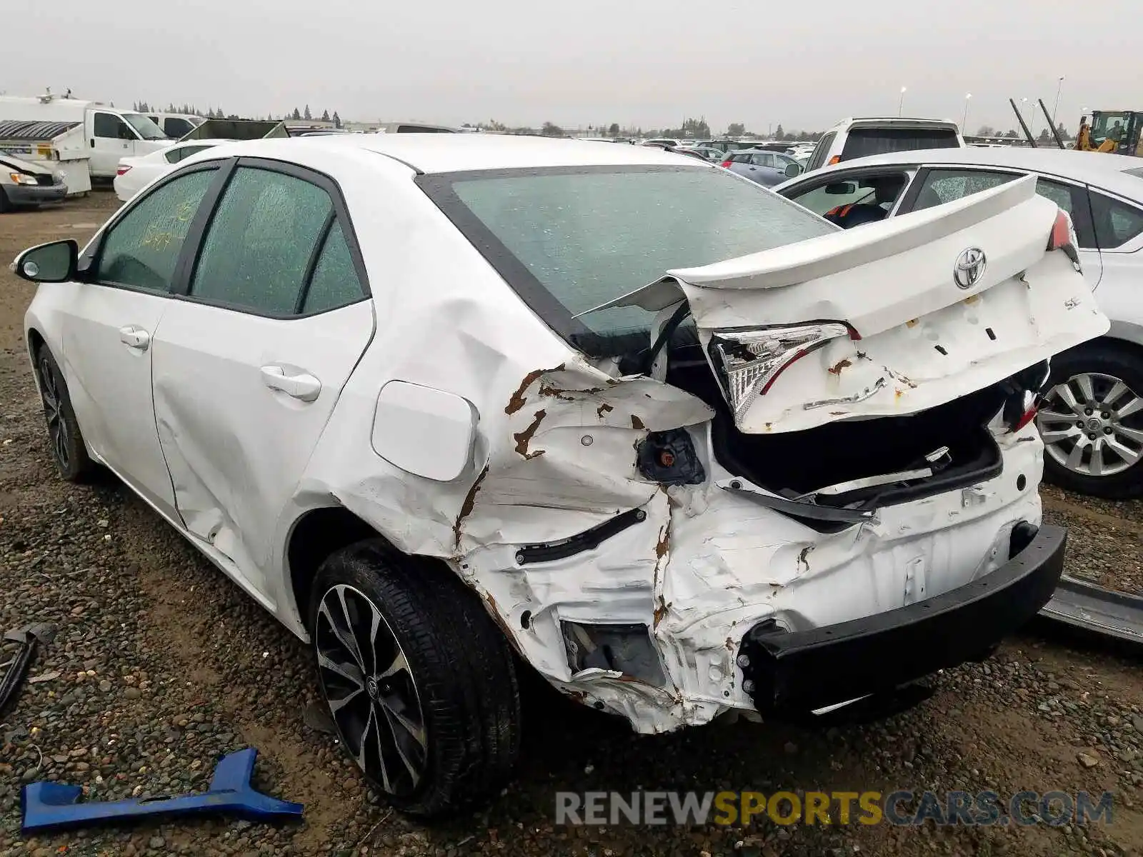 3 Photograph of a damaged car 2T1BURHE4KC168590 TOYOTA COROLLA 2019