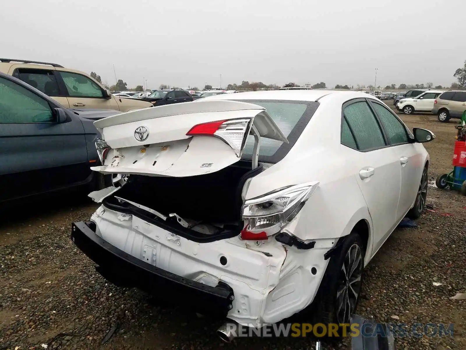 4 Photograph of a damaged car 2T1BURHE4KC168590 TOYOTA COROLLA 2019