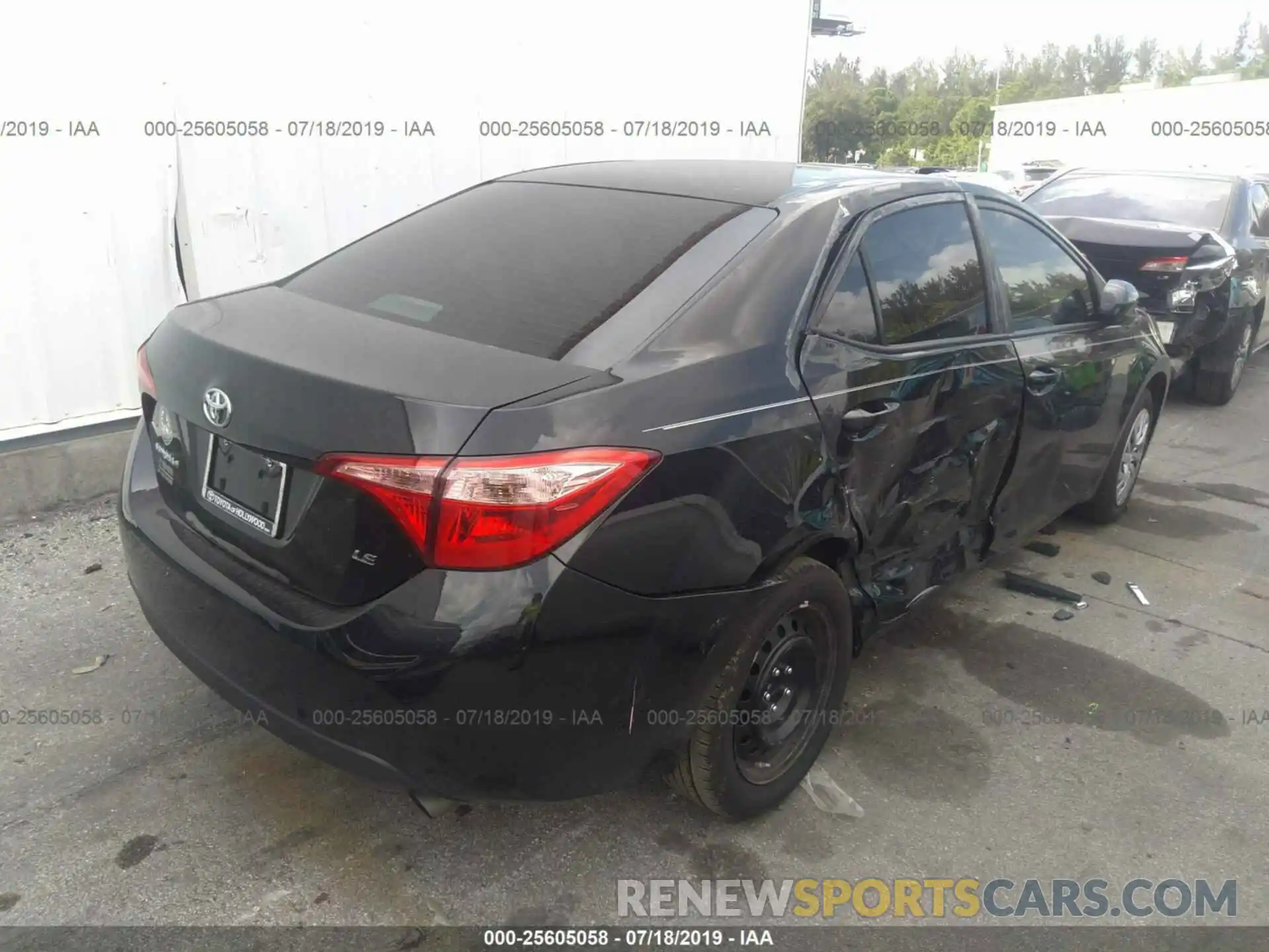 4 Photograph of a damaged car 2T1BURHE4KC172039 TOYOTA COROLLA 2019