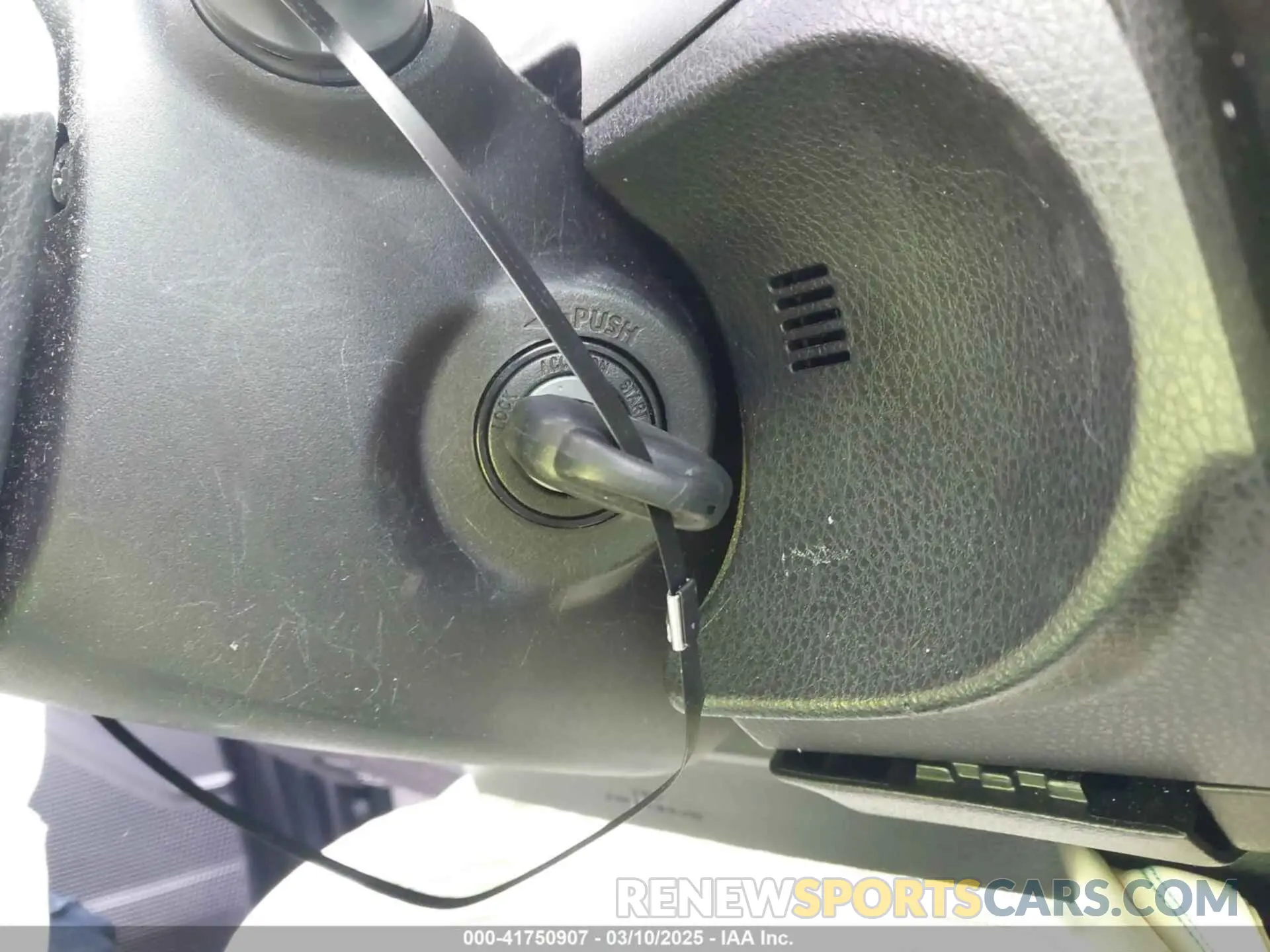 11 Photograph of a damaged car 2T1BURHE4KC173952 TOYOTA COROLLA 2019