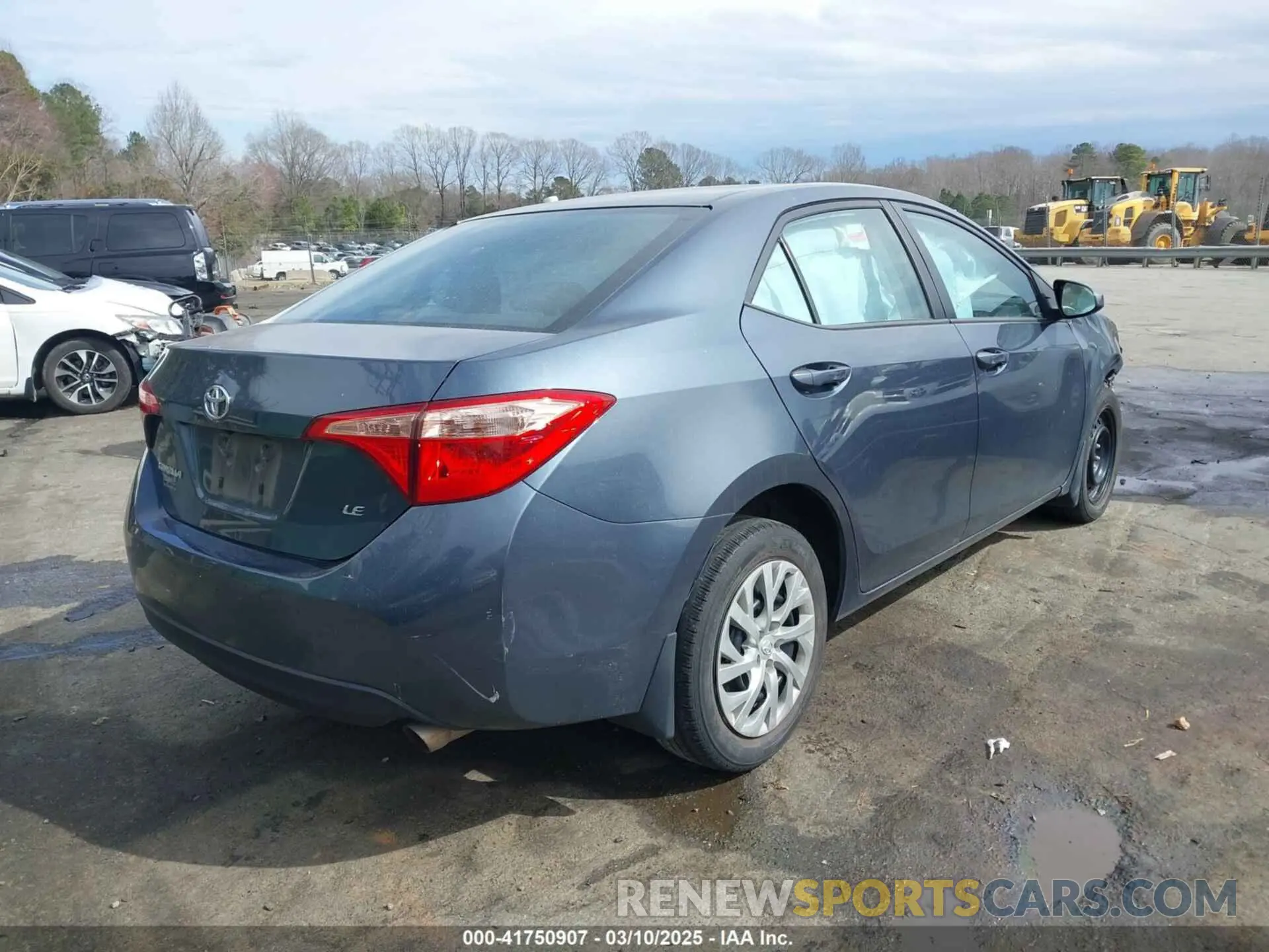 4 Photograph of a damaged car 2T1BURHE4KC173952 TOYOTA COROLLA 2019
