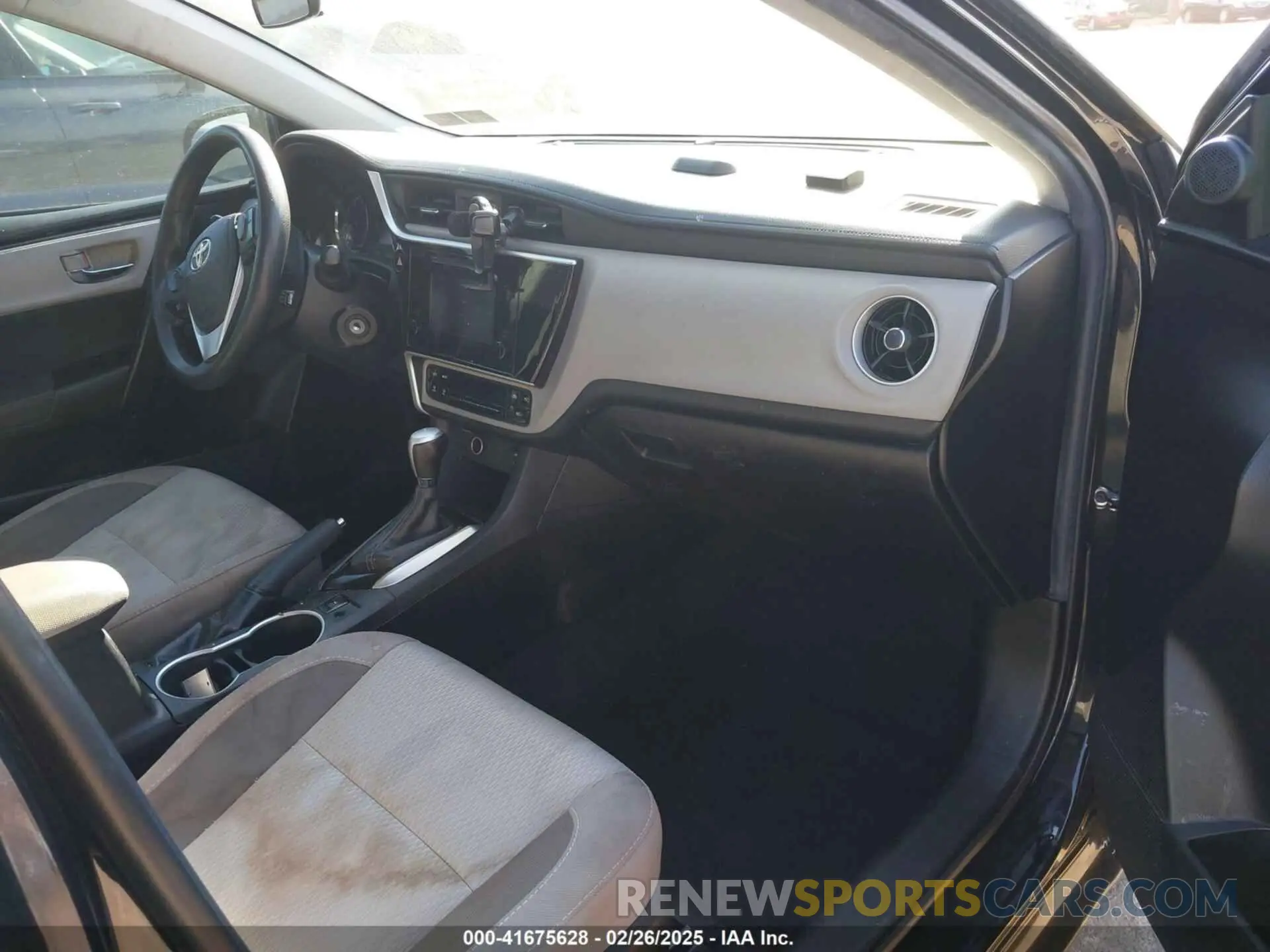 5 Photograph of a damaged car 2T1BURHE4KC174132 TOYOTA COROLLA 2019