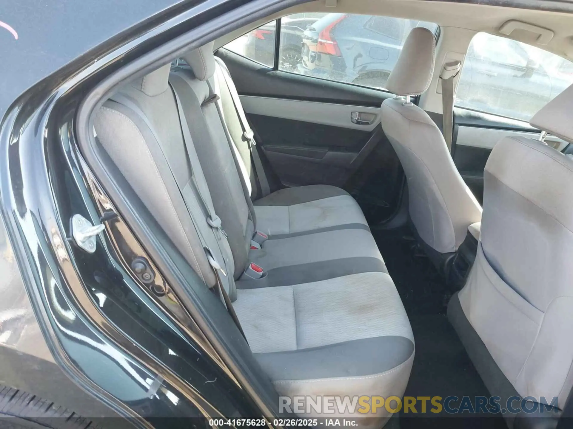 8 Photograph of a damaged car 2T1BURHE4KC174132 TOYOTA COROLLA 2019