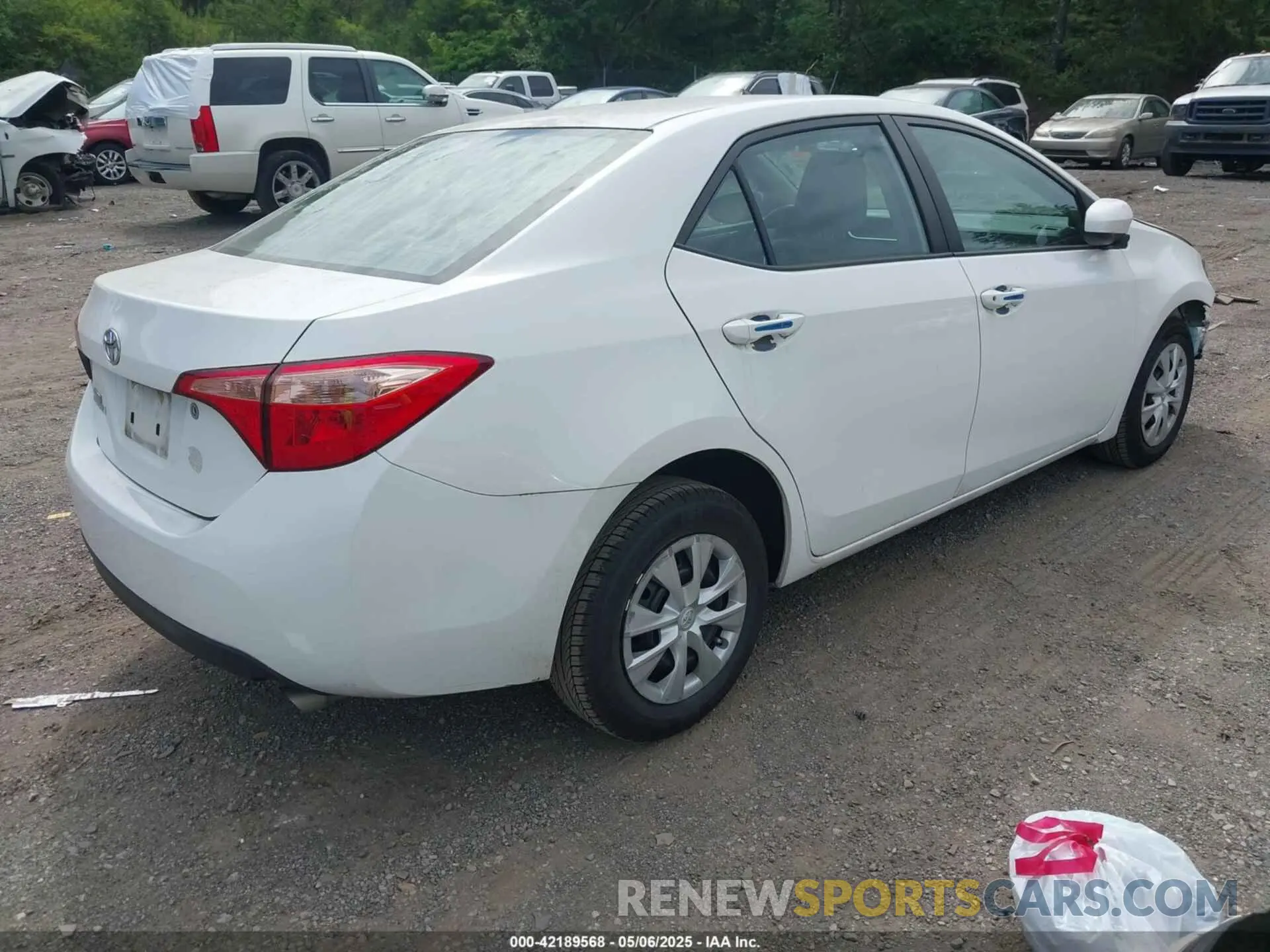4 Photograph of a damaged car 2T1BURHE4KC176589 TOYOTA COROLLA 2019