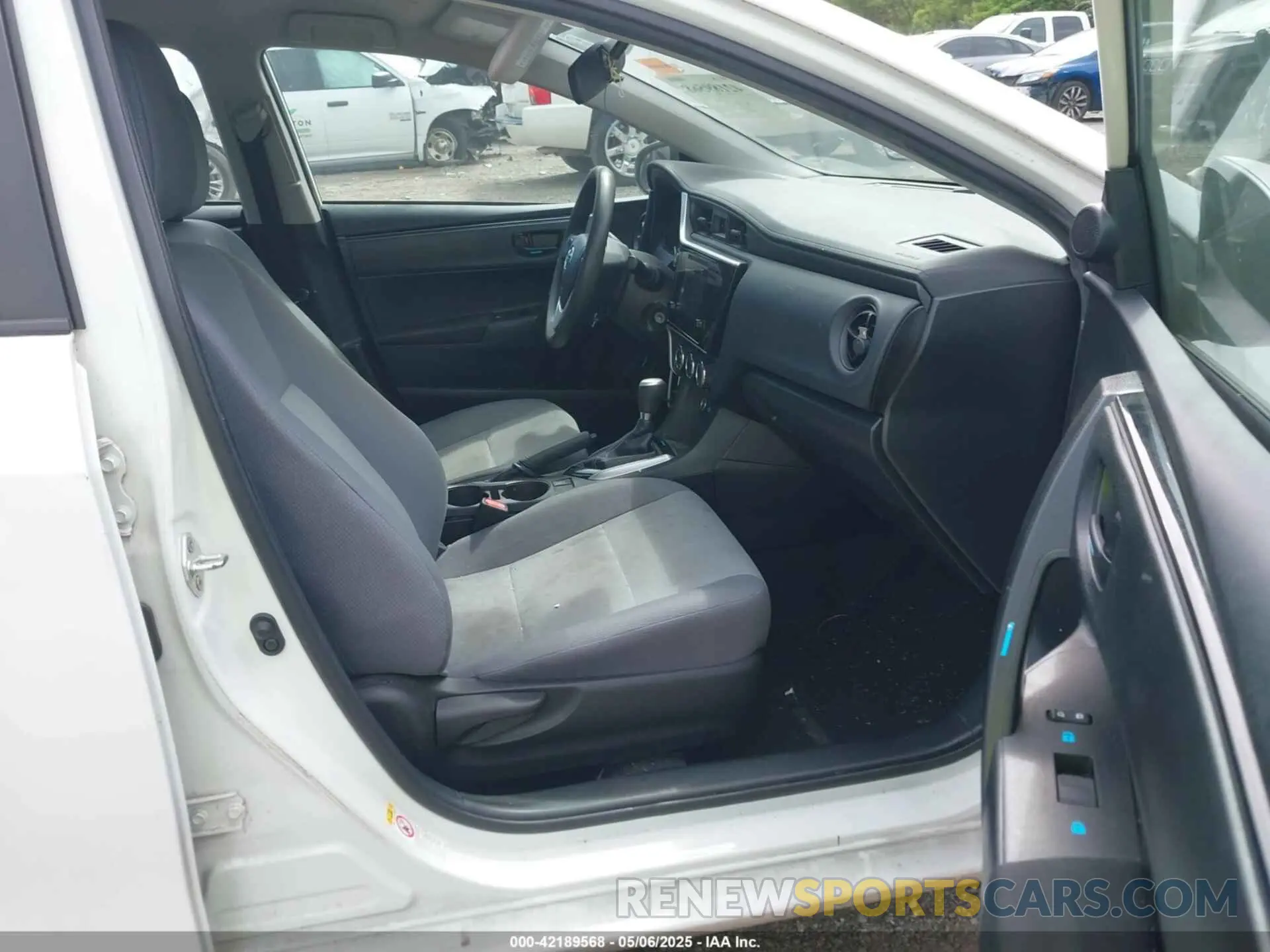 5 Photograph of a damaged car 2T1BURHE4KC176589 TOYOTA COROLLA 2019