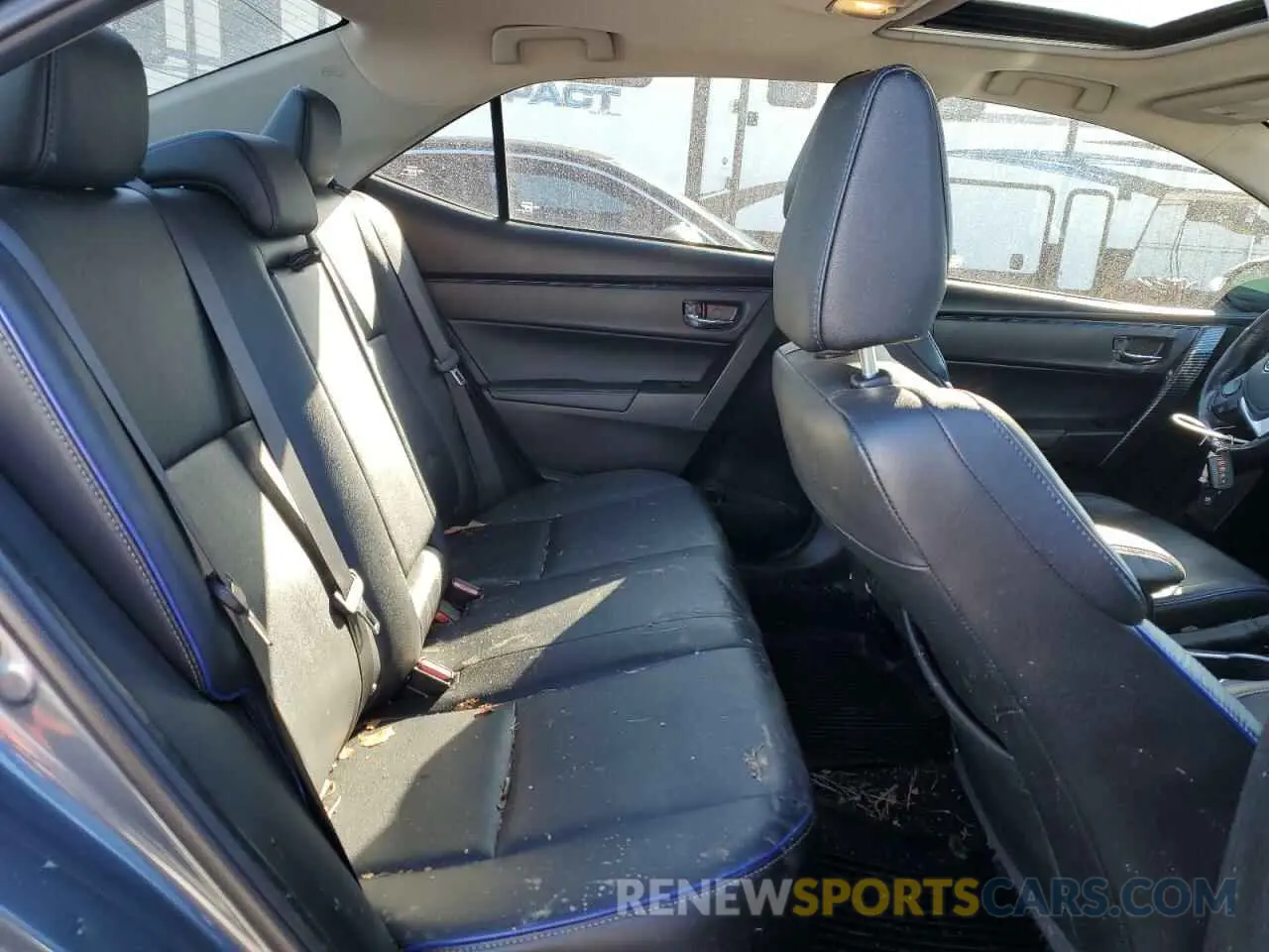10 Photograph of a damaged car 2T1BURHE4KC176754 TOYOTA COROLLA 2019