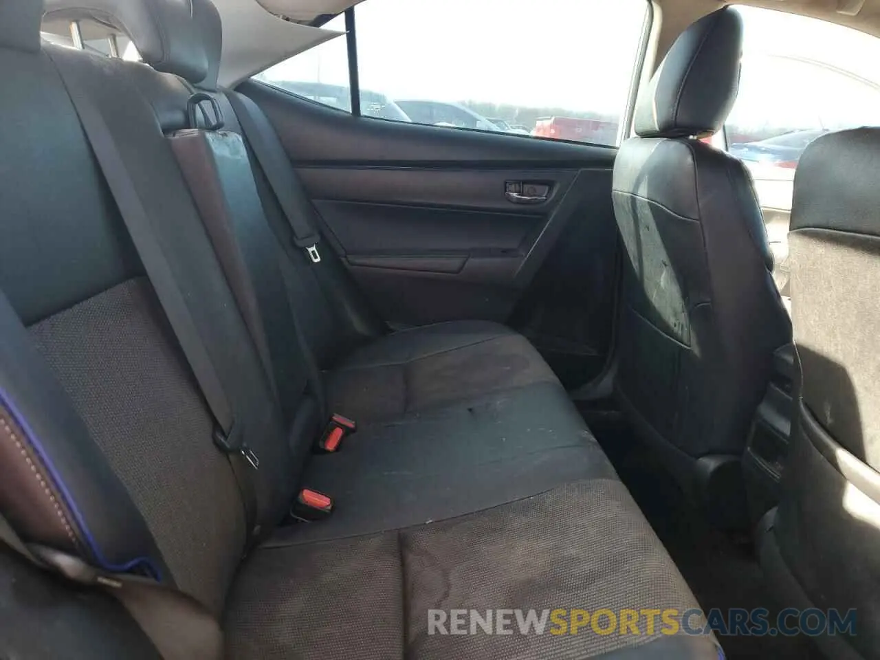 10 Photograph of a damaged car 2T1BURHE4KC177225 TOYOTA COROLLA 2019