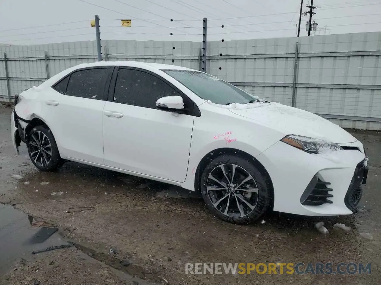 4 Photograph of a damaged car 2T1BURHE4KC177967 TOYOTA COROLLA 2019