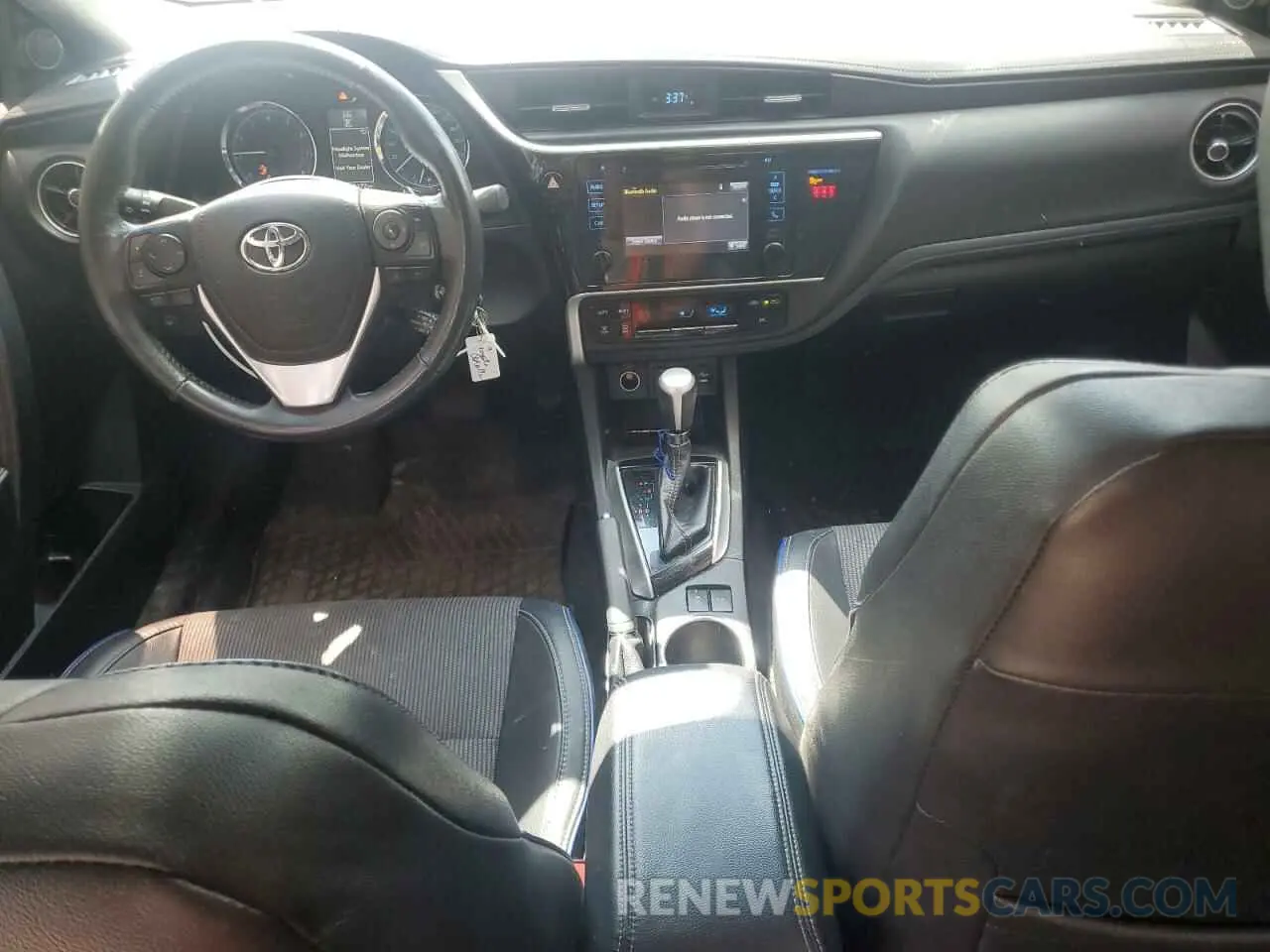 8 Photograph of a damaged car 2T1BURHE4KC178505 TOYOTA COROLLA 2019