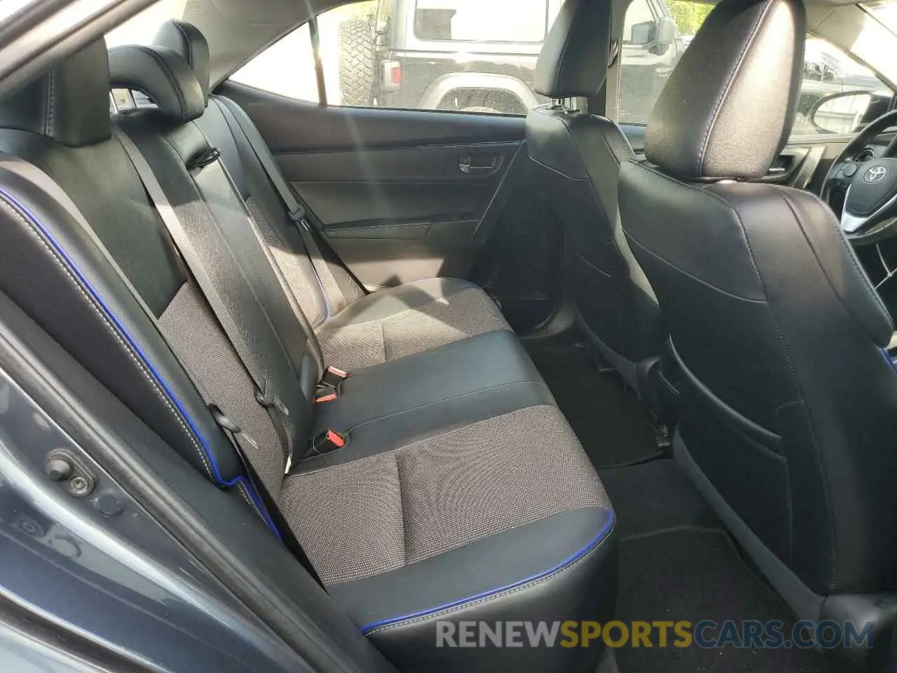 10 Photograph of a damaged car 2T1BURHE4KC179850 TOYOTA COROLLA 2019