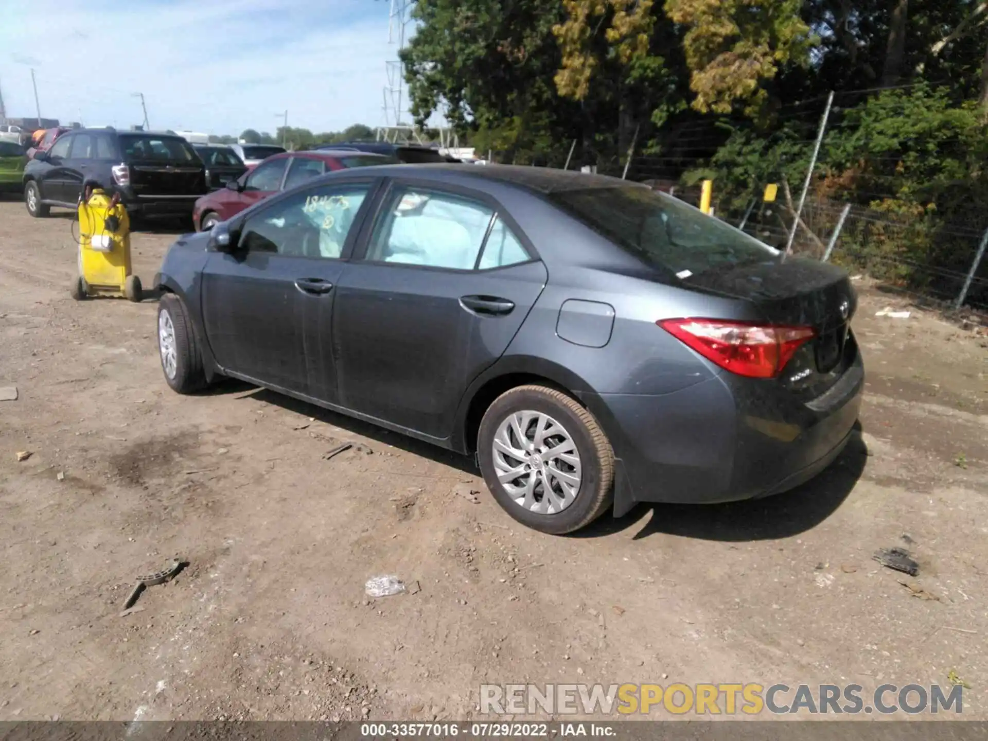 3 Photograph of a damaged car 2T1BURHE4KC184675 TOYOTA COROLLA 2019