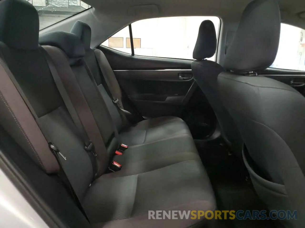 10 Photograph of a damaged car 2T1BURHE4KC192730 TOYOTA COROLLA 2019