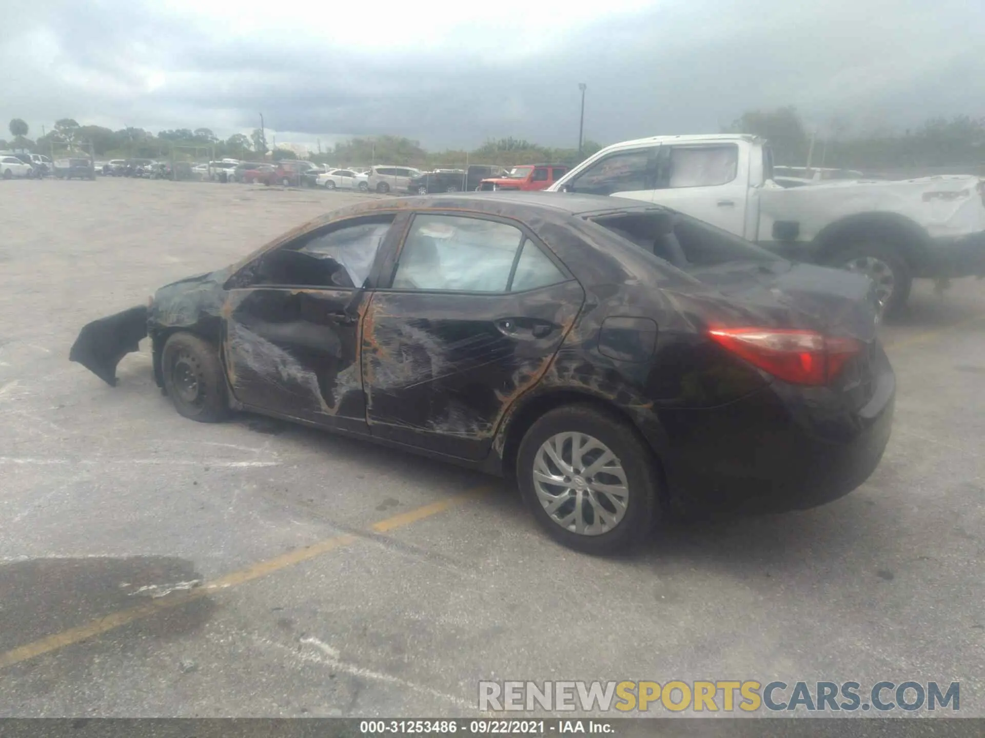 3 Photograph of a damaged car 2T1BURHE4KC196910 TOYOTA COROLLA 2019