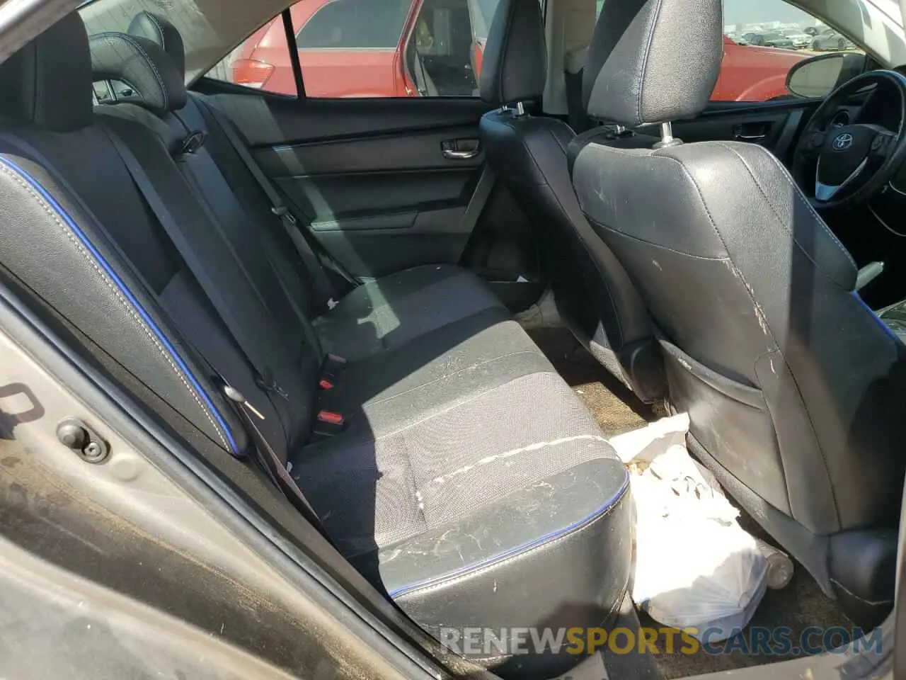 10 Photograph of a damaged car 2T1BURHE4KC200275 TOYOTA COROLLA 2019