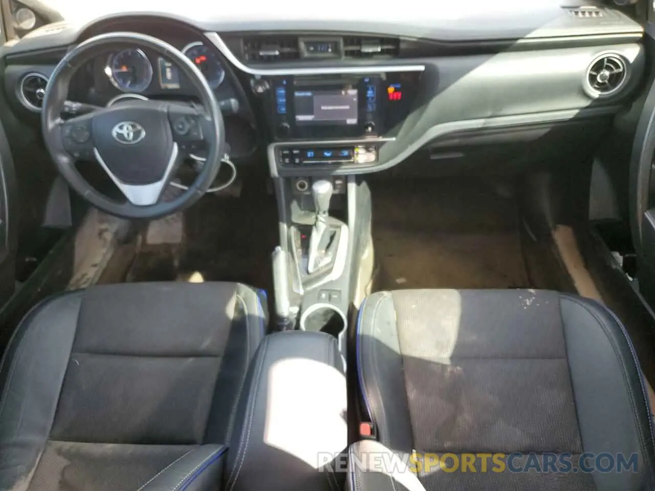 8 Photograph of a damaged car 2T1BURHE4KC200275 TOYOTA COROLLA 2019