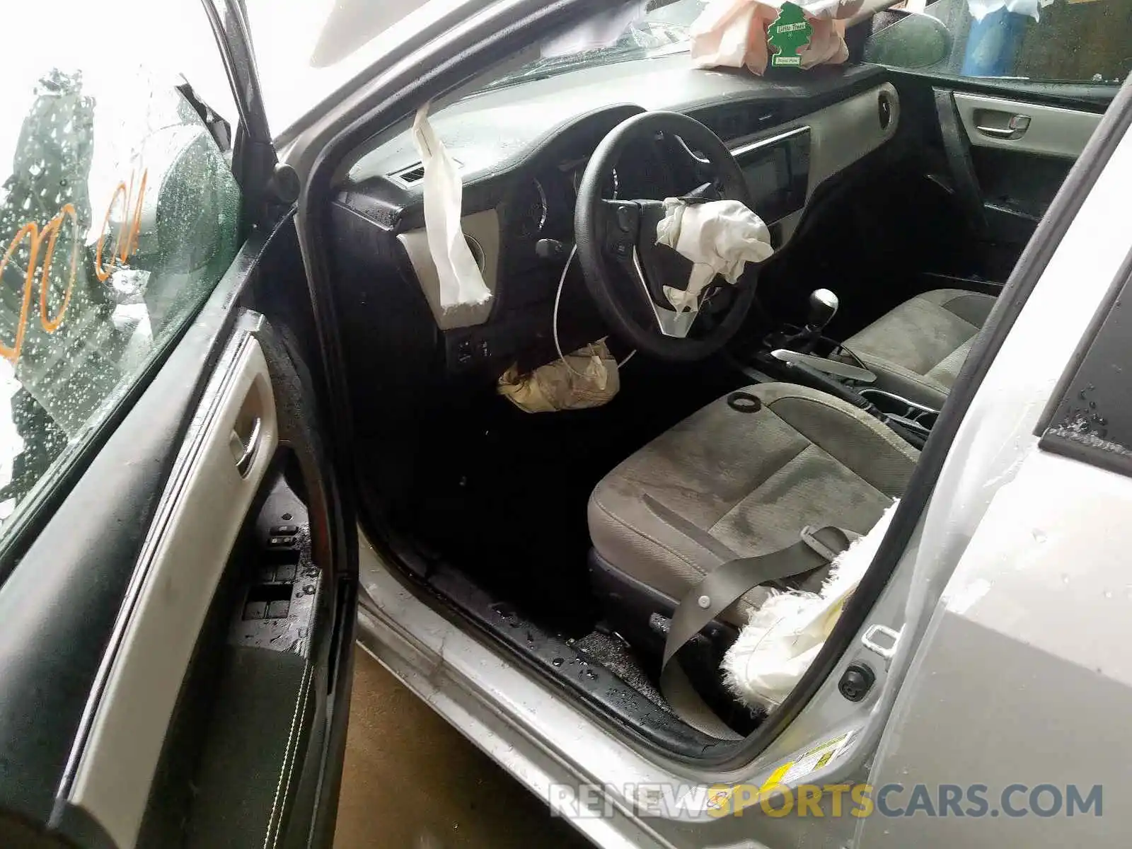 9 Photograph of a damaged car 2T1BURHE4KC204374 TOYOTA COROLLA 2019