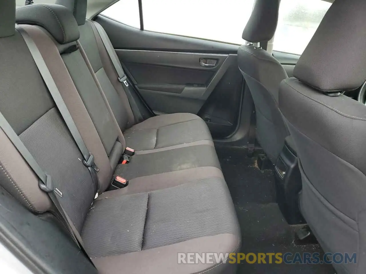 10 Photograph of a damaged car 2T1BURHE4KC204472 TOYOTA COROLLA 2019