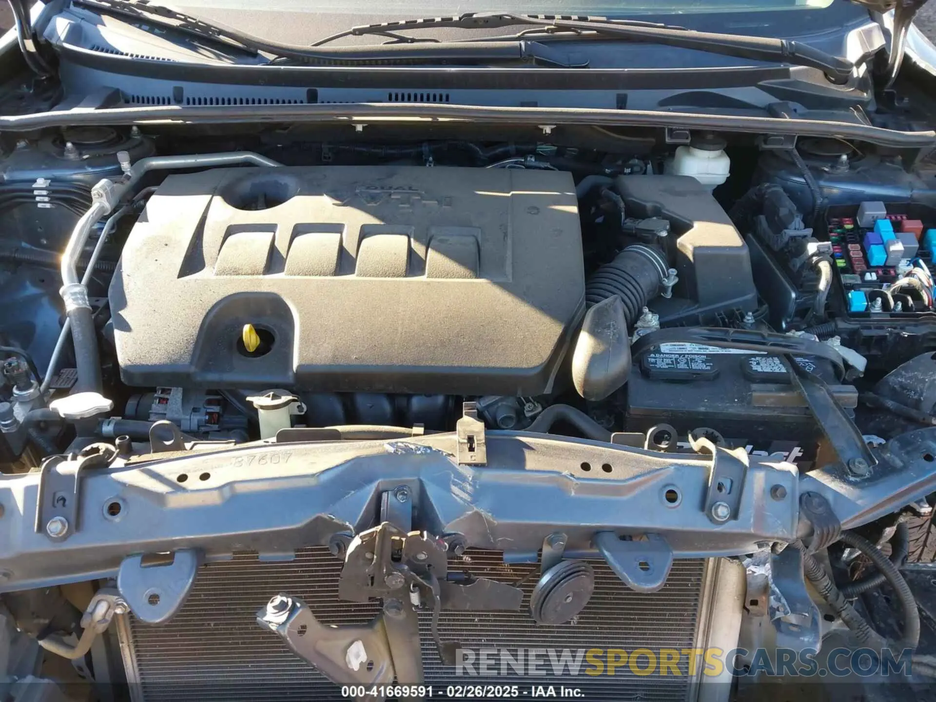 10 Photograph of a damaged car 2T1BURHE4KC209414 TOYOTA COROLLA 2019