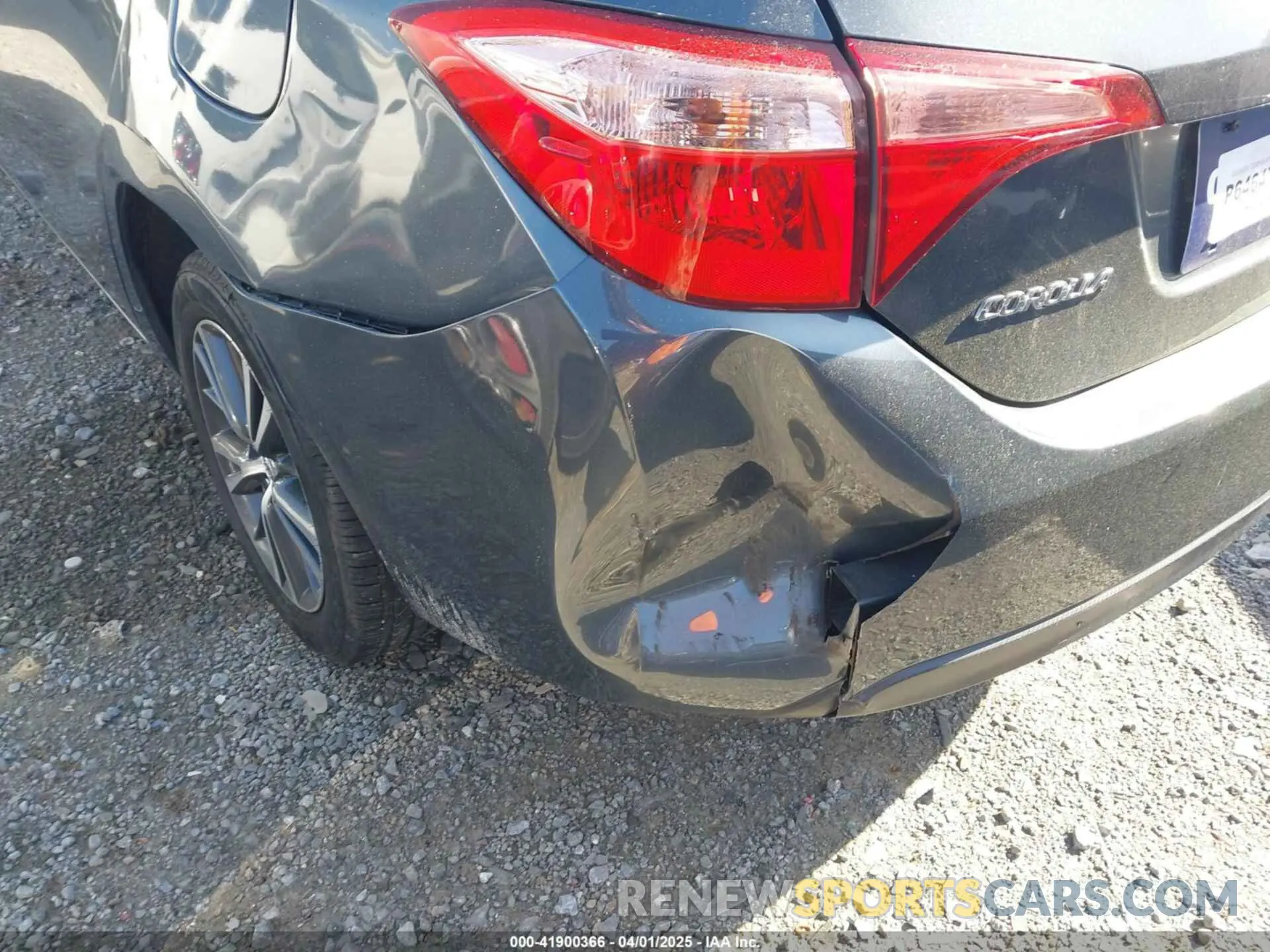 18 Photograph of a damaged car 2T1BURHE4KC211793 TOYOTA COROLLA 2019