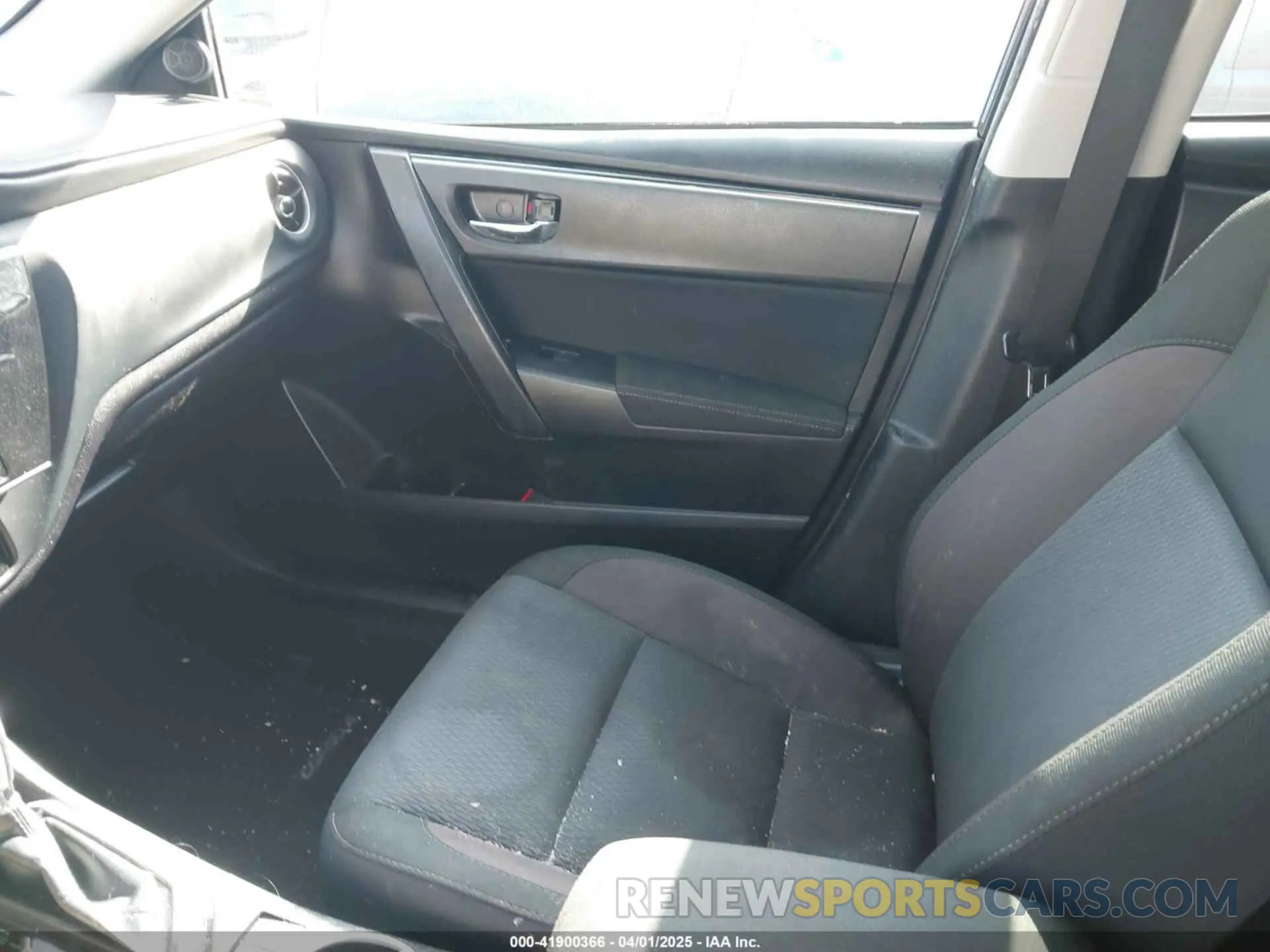 5 Photograph of a damaged car 2T1BURHE4KC211793 TOYOTA COROLLA 2019