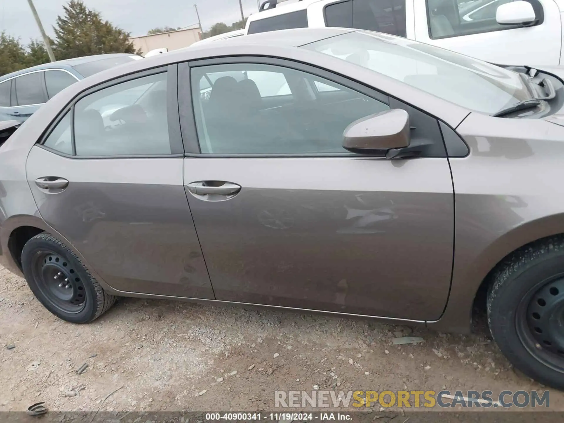 13 Photograph of a damaged car 2T1BURHE4KC215066 TOYOTA COROLLA 2019