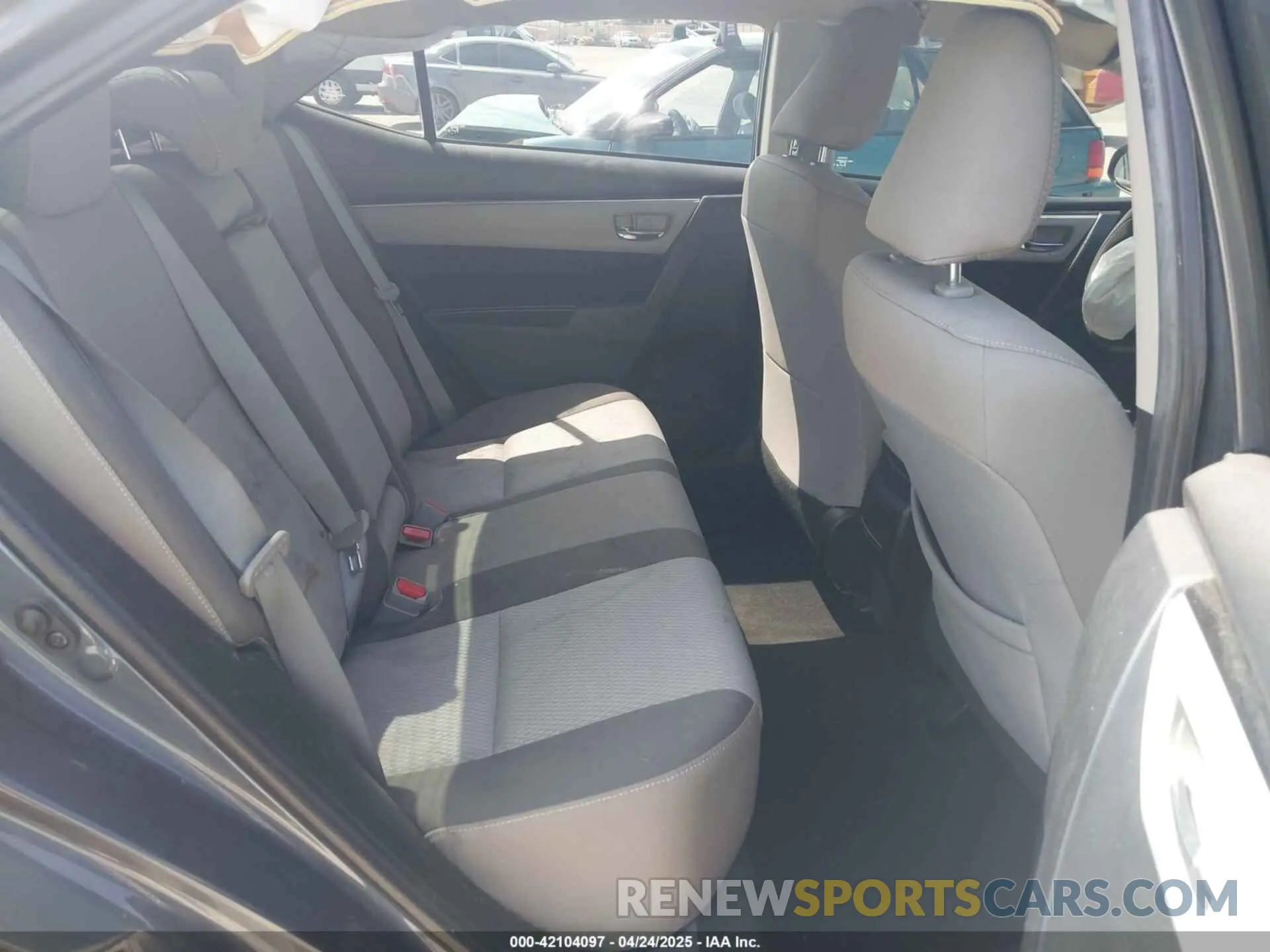 8 Photograph of a damaged car 2T1BURHE4KC215942 TOYOTA COROLLA 2019