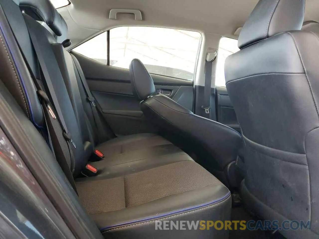 10 Photograph of a damaged car 2T1BURHE4KC224382 TOYOTA COROLLA 2019