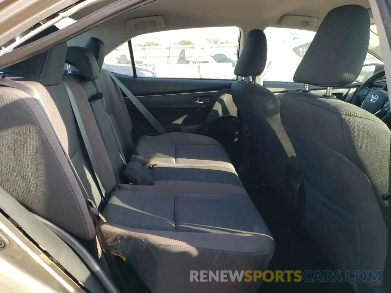 10 Photograph of a damaged car 2T1BURHE4KC227511 TOYOTA COROLLA 2019