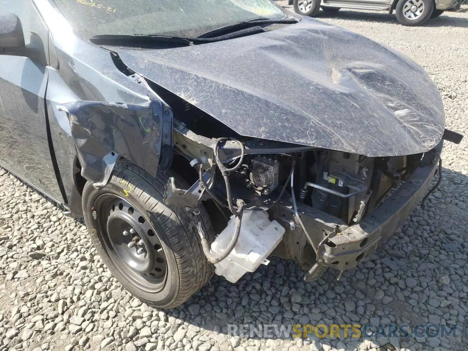 9 Photograph of a damaged car 2T1BURHE4KC230084 TOYOTA COROLLA 2019