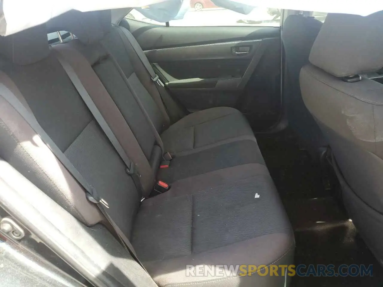10 Photograph of a damaged car 2T1BURHE4KC231882 TOYOTA COROLLA 2019