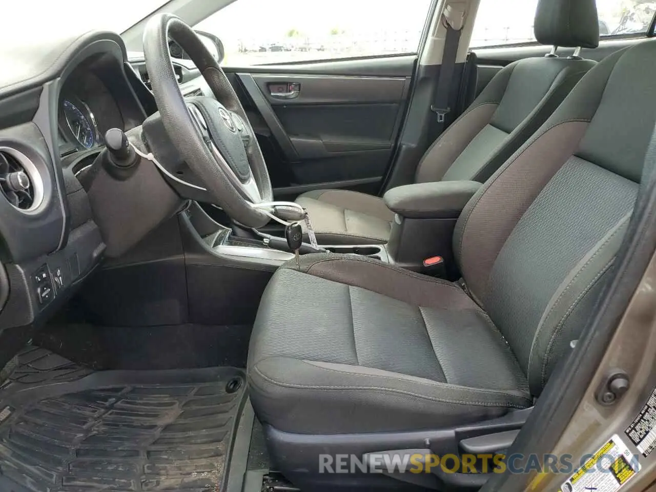 7 Photograph of a damaged car 2T1BURHE4KC234197 TOYOTA COROLLA 2019