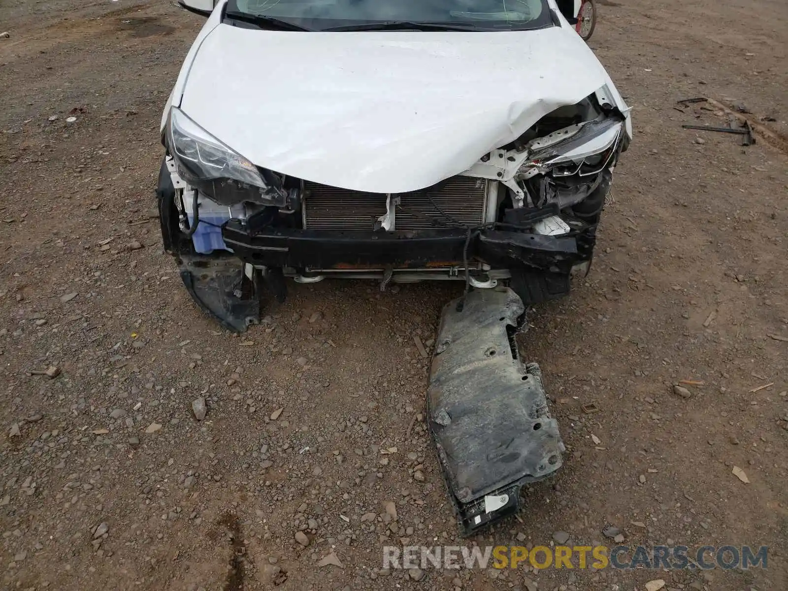 9 Photograph of a damaged car 2T1BURHE4KC234653 TOYOTA COROLLA 2019