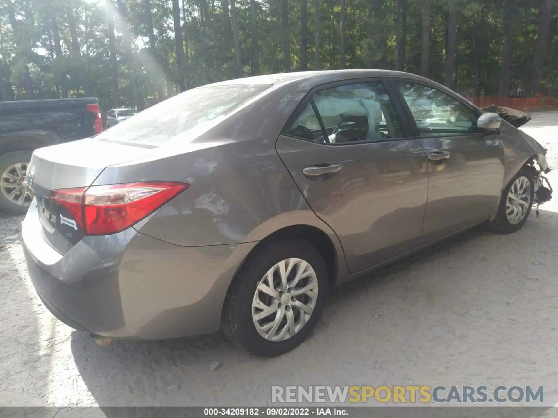 4 Photograph of a damaged car 2T1BURHE4KC238833 TOYOTA COROLLA 2019