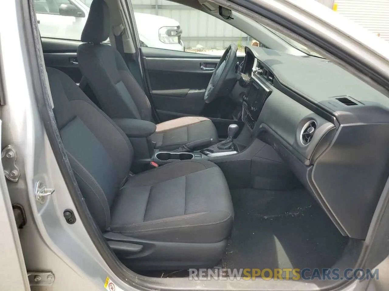 7 Photograph of a damaged car 2T1BURHE4KC241571 TOYOTA COROLLA 2019