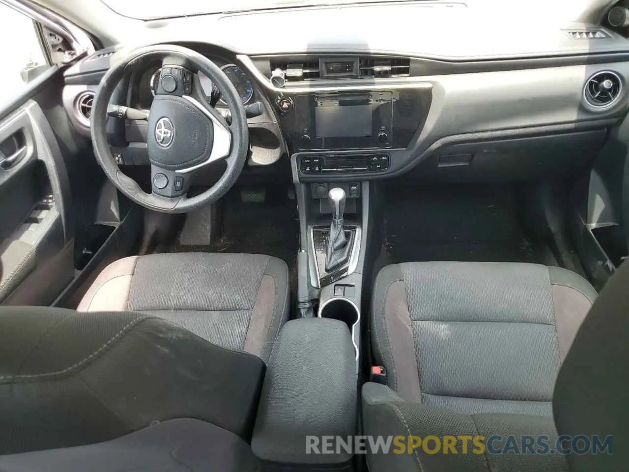 8 Photograph of a damaged car 2T1BURHE4KC241571 TOYOTA COROLLA 2019