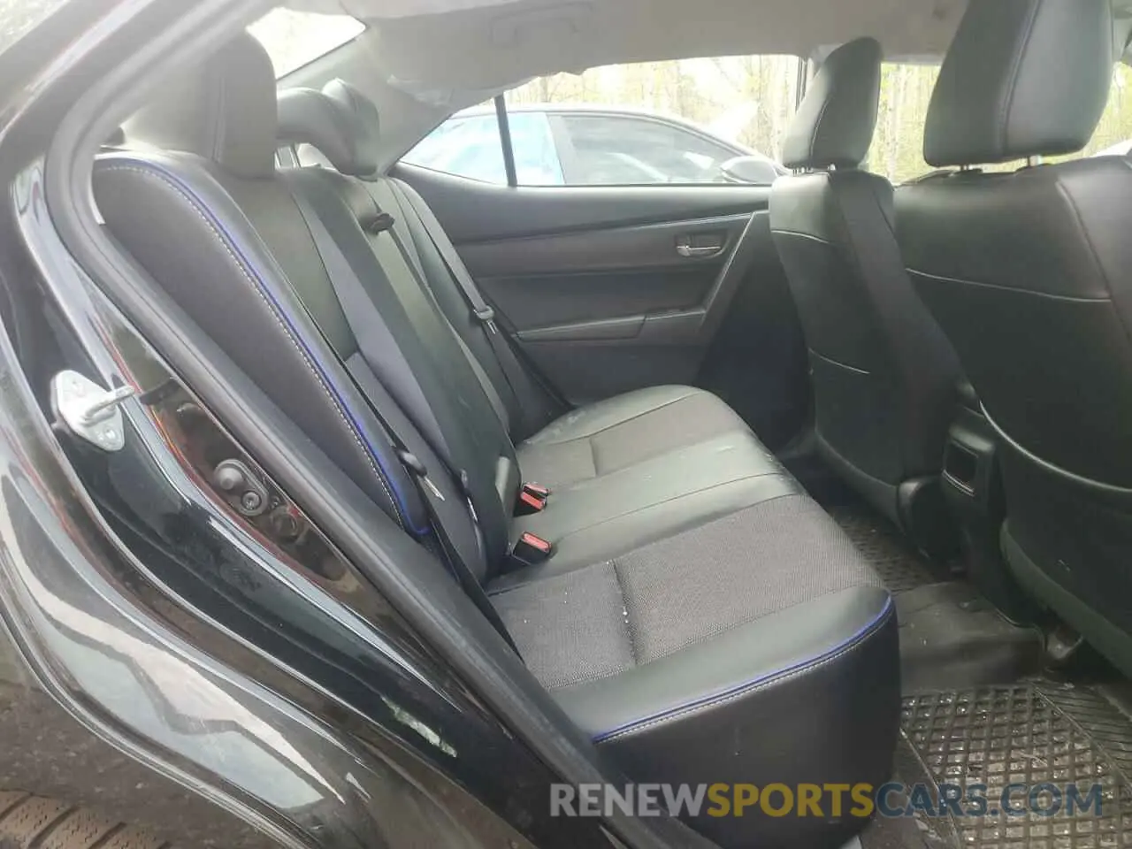 10 Photograph of a damaged car 2T1BURHE4KC243658 TOYOTA COROLLA 2019