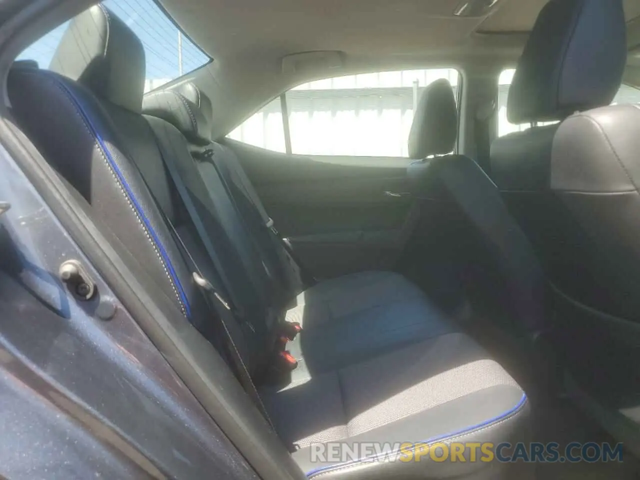 10 Photograph of a damaged car 2T1BURHE5KC130009 TOYOTA COROLLA 2019