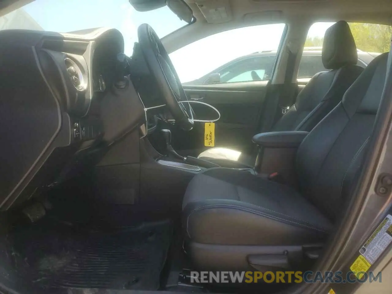 7 Photograph of a damaged car 2T1BURHE5KC130009 TOYOTA COROLLA 2019