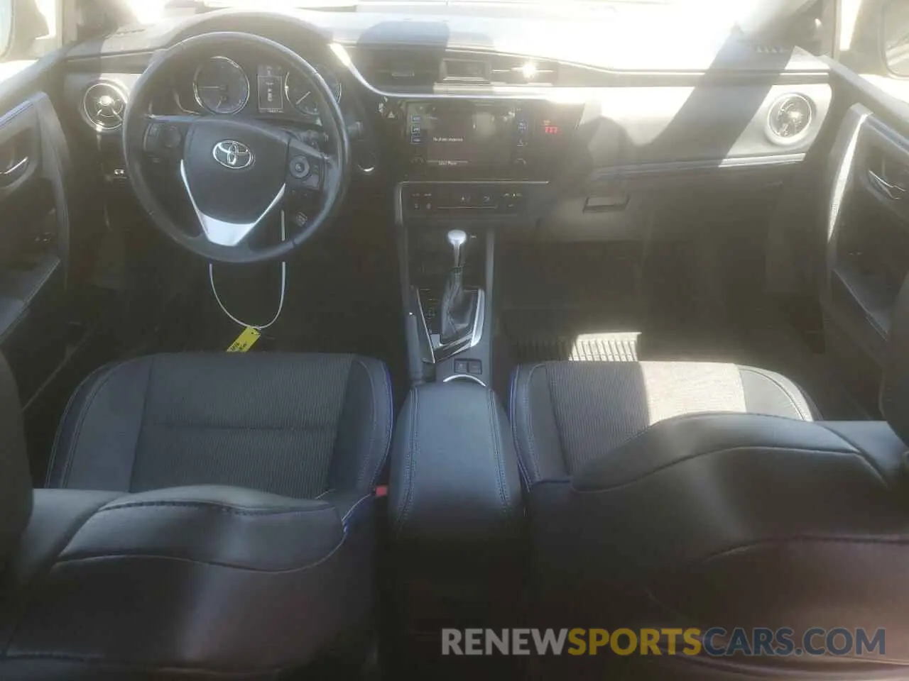 8 Photograph of a damaged car 2T1BURHE5KC130009 TOYOTA COROLLA 2019