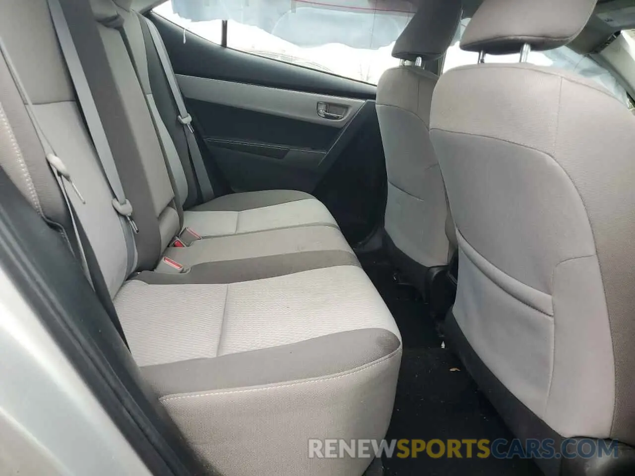 11 Photograph of a damaged car 2T1BURHE5KC136330 TOYOTA COROLLA 2019